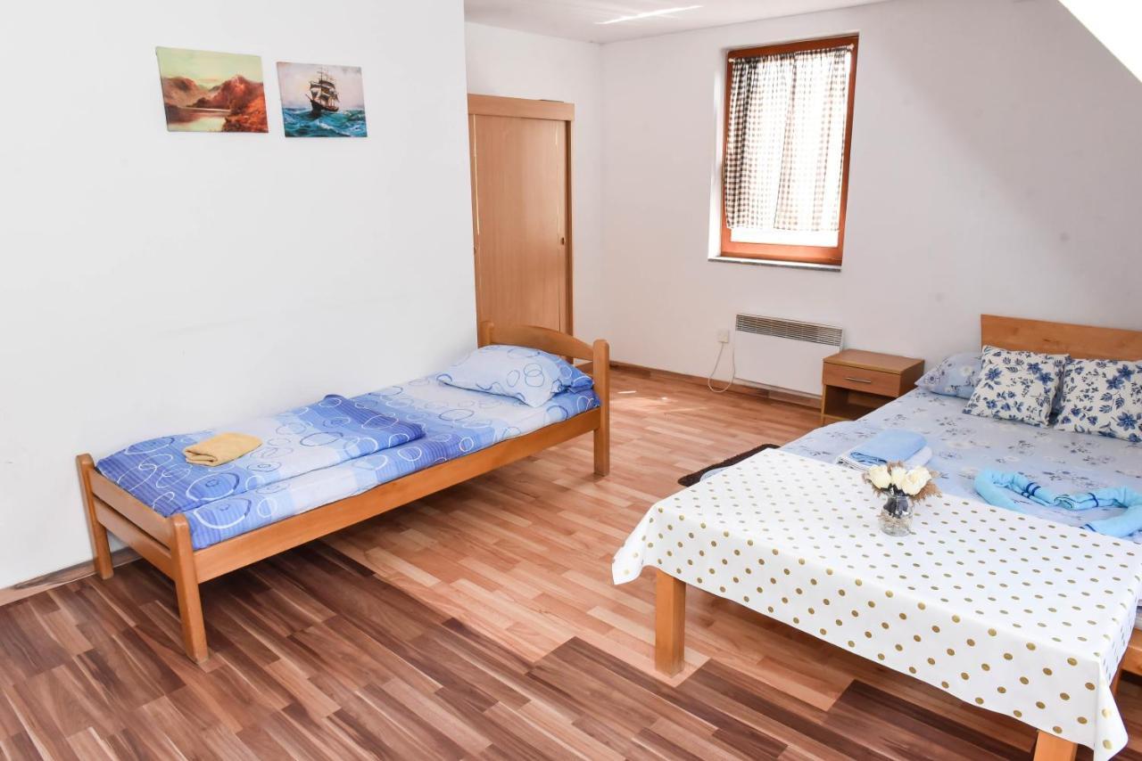 Sobe Sa Kupatilom Jajce 亚伊采 外观 照片