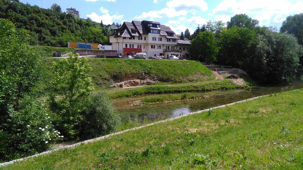 Sobe Sa Kupatilom Jajce 亚伊采 外观 照片