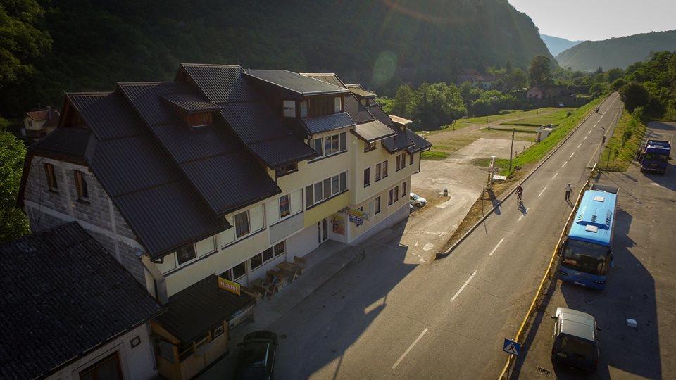 Sobe Sa Kupatilom Jajce 亚伊采 外观 照片