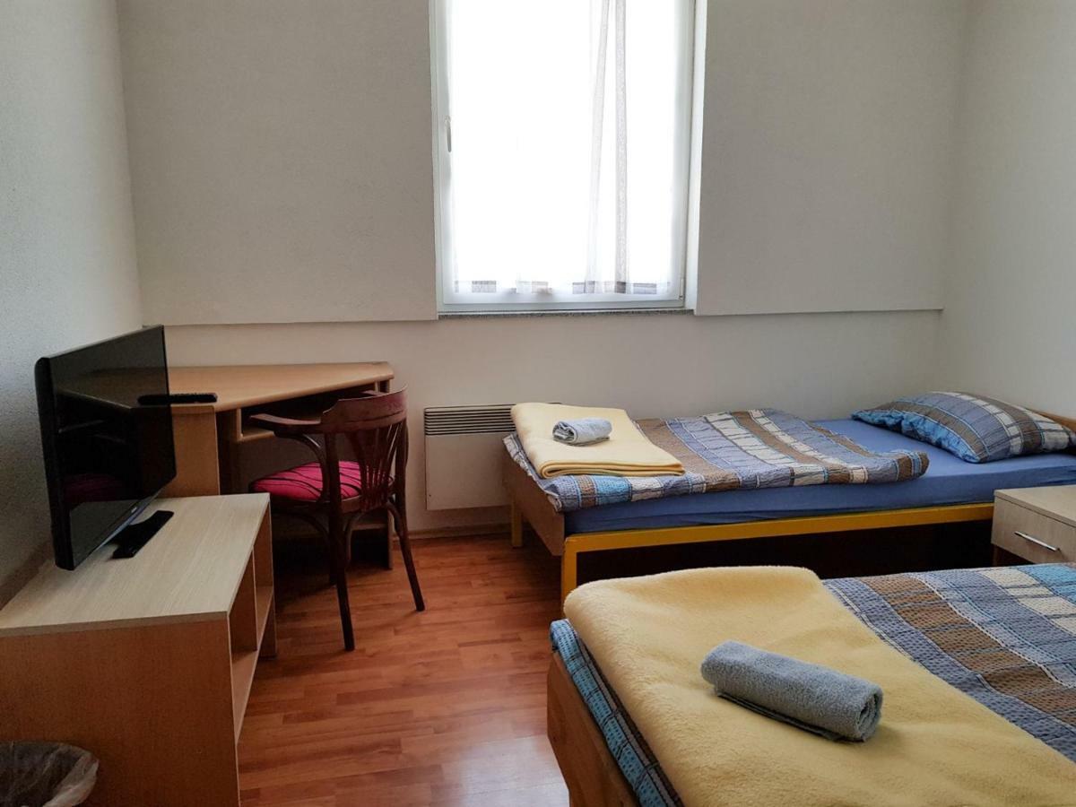 Sobe Sa Kupatilom Jajce 亚伊采 外观 照片