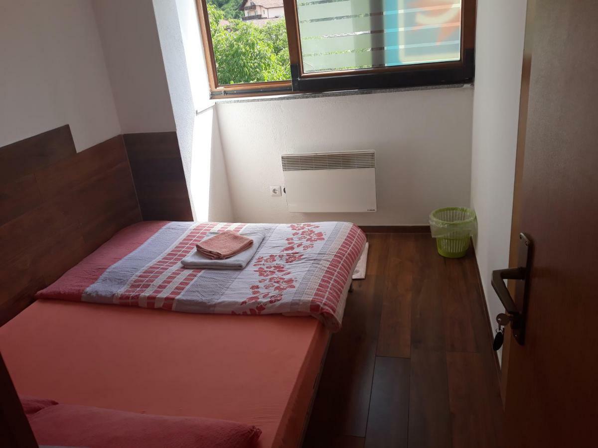 Sobe Sa Kupatilom Jajce 亚伊采 外观 照片